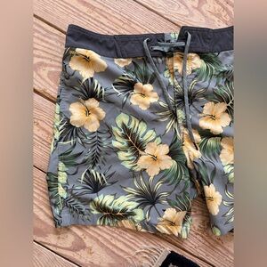 Dakine board shorts size 32